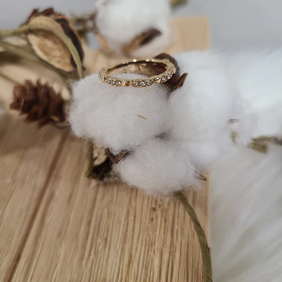 💛💛NEW💛💛PRETTY!! Dainty Gold Ring with Tiny Hearts and Rhinestones 💛💛 - Picture 6 of 13